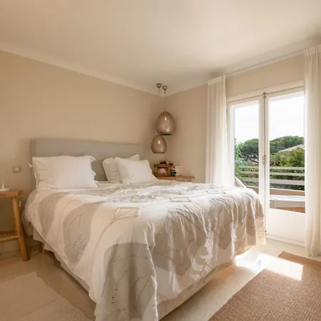 Spacious In Apartment *