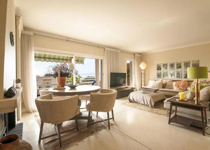 Apartment Spacious In *