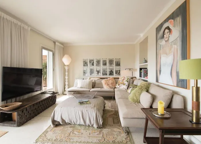 Spacious In Apartment *